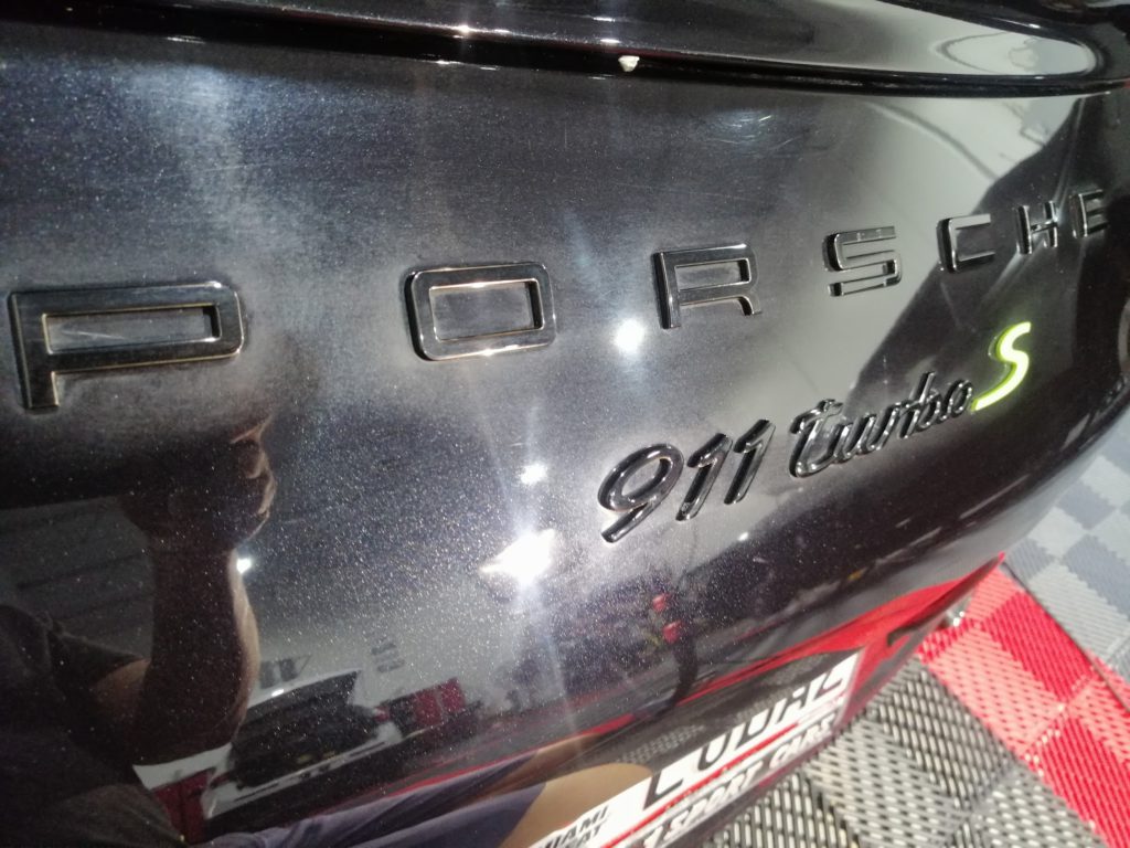 Remocion, correccion y remplazo de emblema PORSCHE 911 Turbo S