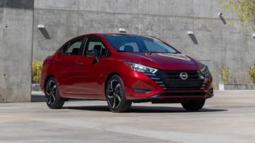 Nissan Versa 2025: El rey accesible que se resiste a desaparecer